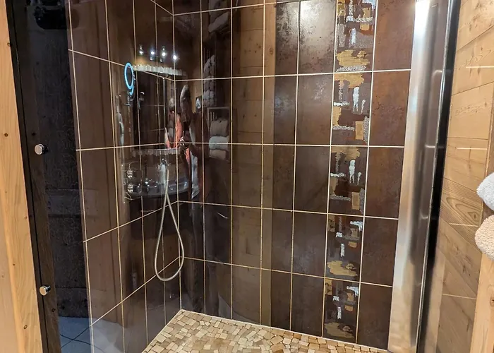 Neuf De Gamme Avec Spa, Sauna Et Decoration Originale - - Fr-1-589-80 * Gérardmer